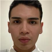 Joven universitario con conocimientos en matemáticas, ciencias, lenguas para niños, ya sea online o presencial.
